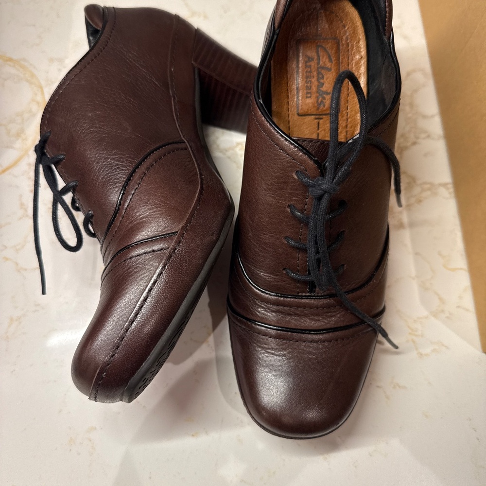 Clark’s brown honest size 7 - Picture 2 of 3
